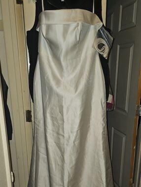 ALFRED SUNG Ivory Gown